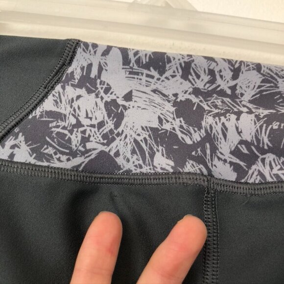 UNDER ARMOUR Mileage Printed Capri Gray Geometric Active Workout Leggings Small - Picture 11 of 12